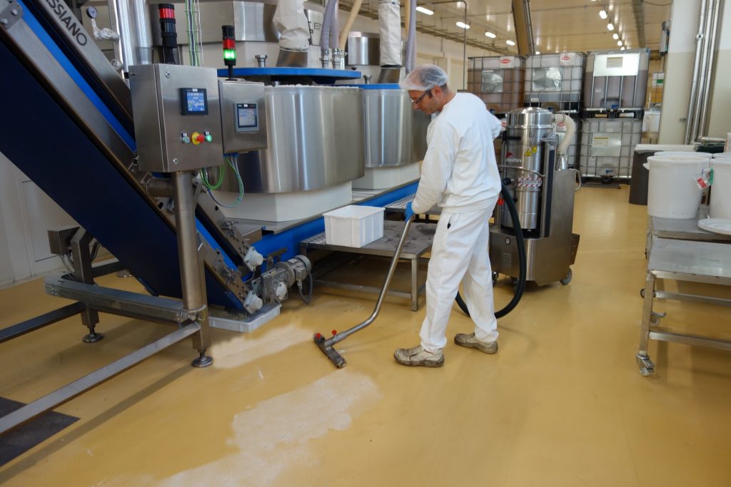 Dry cleaning in the food industry with Delfin vacuums